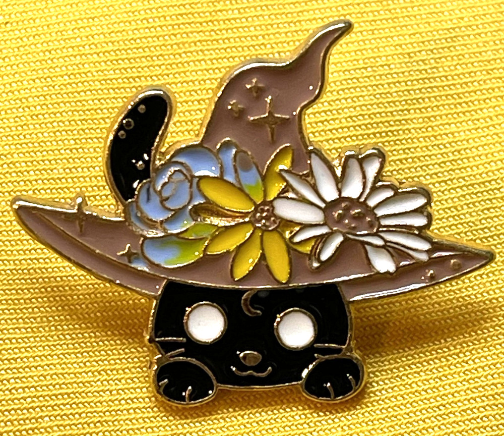 NWOT Black Cat Brooch Lapel Pin Witch Hat Multicolor Enamel Gold Toned Halloween